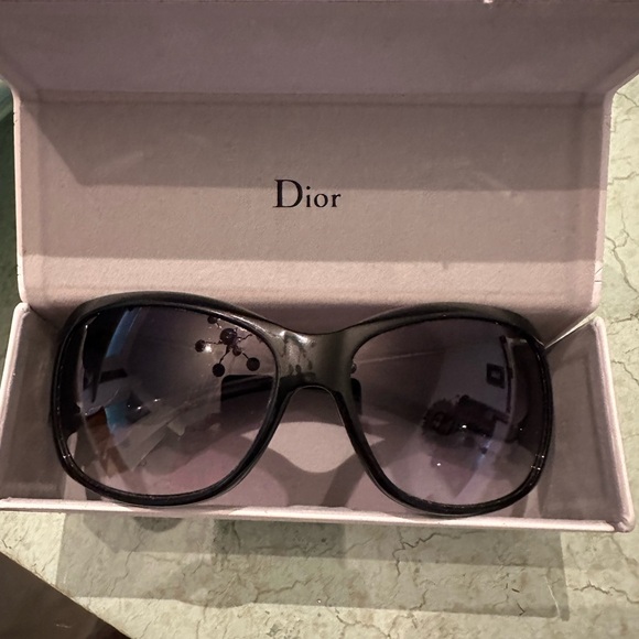 Authentic Dior Sunglasses with buckle. Black - Picture 2 of 10